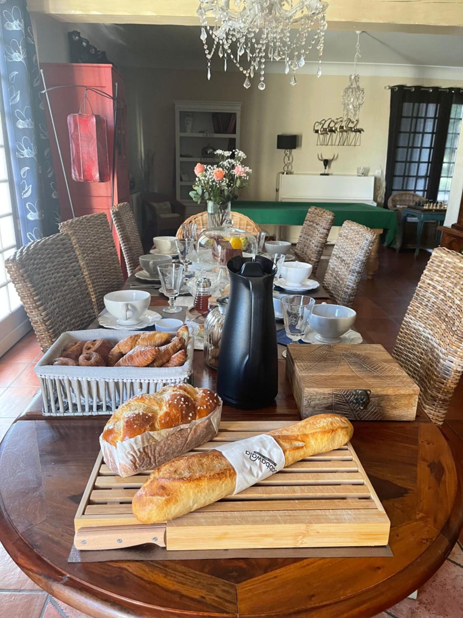 La Belle Chaumiere Bed & Breakfast Bretagne-de-Marsan ภายนอก รูปภาพ