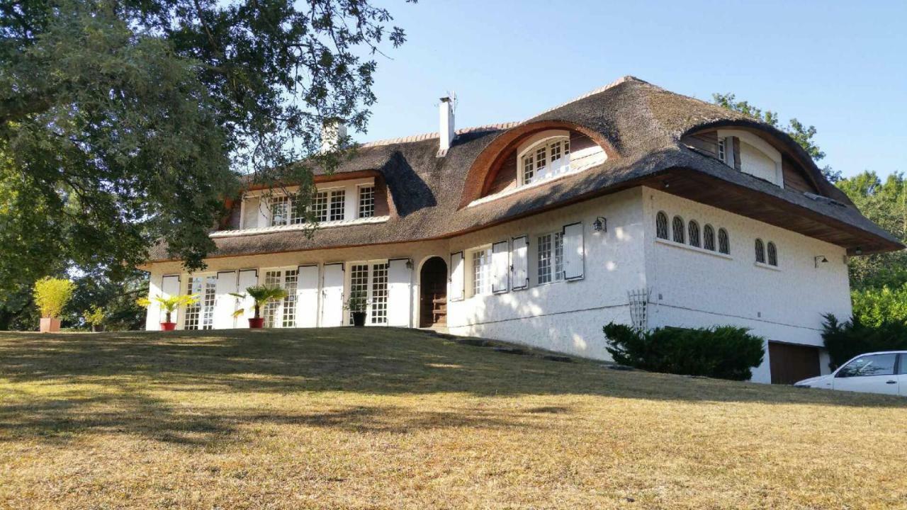 La Belle Chaumiere Bed & Breakfast Bretagne-de-Marsan ภายนอก รูปภาพ