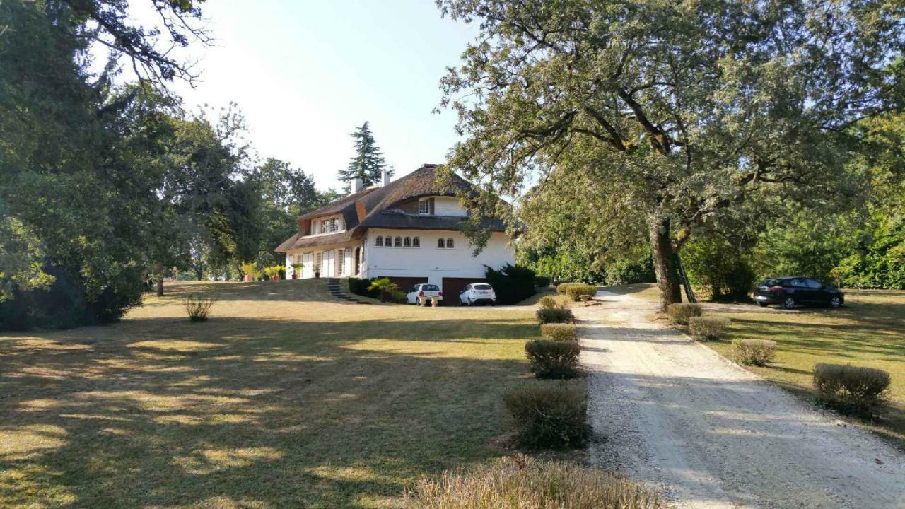 La Belle Chaumiere Bed & Breakfast Bretagne-de-Marsan ภายนอก รูปภาพ
