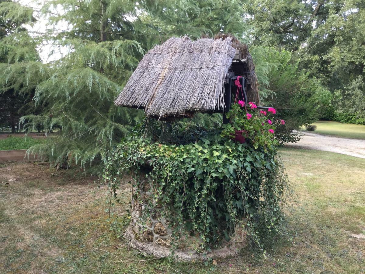 La Belle Chaumiere Bed & Breakfast Bretagne-de-Marsan ภายนอก รูปภาพ